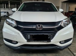 Honda HRV E AT ( Matic ) 2017 Putih Km 48rban Facelift  Siap Pakai