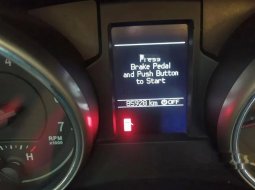 Mobil Jeep Grand Cherokee 2012 Overland terbaik di DKI Jakarta 3