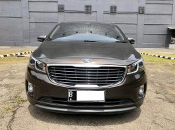 Kia Grand Sedona Ultimate 2017 Coklat 10