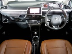 JUAL Toyota Sienta Q CVT 2017 Silver 9