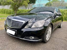 Mercedes-Benz E-Class E250 2010 Hitam 10