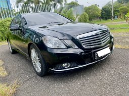 Mercedes-Benz E-Class E250 2010 Hitam 9