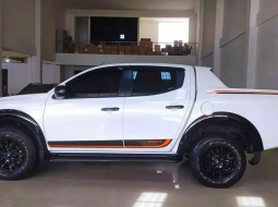 Mitsubishi Triton Exceed MT Double Cab 4WD 2019 Putih 3