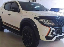 Mitsubishi Triton Exceed MT Double Cab 4WD 2019 Putih 6