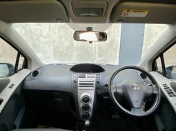 Toyota Yaris E 2009 6