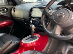 Nissan Juke RX Red Interior 2015 4