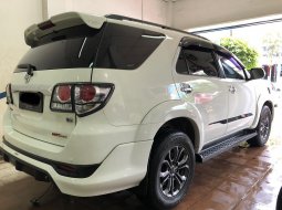 Toyota Fortuner 2.5 VNT TRD Automatic 2014 Putih 5