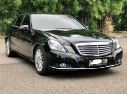 Mercedes-Benz E-Class 250 2010 Hitam 2