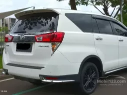 Mobil Toyota Venturer 2017 terbaik di Banten 6