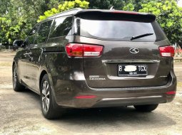 Kia Grand Sedona Ultimate 2017 Coklat 5