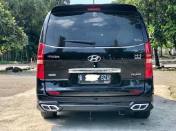 Hyundai H-1 Royale Diesel 2017 Hitam 4