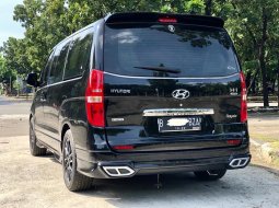 Hyundai H-1 Royale Diesel 2017 Hitam 6