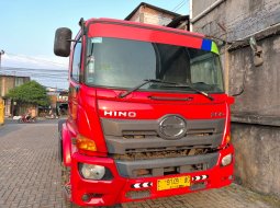 MULUS+banBARU MURAH Hino engkel 4x2 SG260TH tractor head 2015 trailer