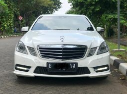 Mercedes-Benz E-Class 250 Avg 2013 Putih 3