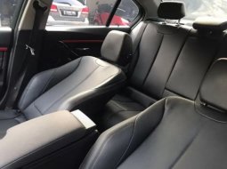 BMW 320i SPORT AT HITAM 2017 8