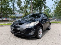 Mazda 2 V MT Manual 2012 Hatchback Hitam 3