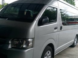 Toyota Hiace Commuter Manual 2014 4