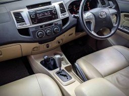Toyota Hilux 2.4L D-Cab V AT 2017 2