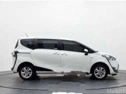 Mobil Toyota Sienta 2018 G terbaik di Jawa Barat 9
