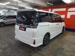 Mobil Toyota Voxy 2020 terbaik di Jawa Barat 6