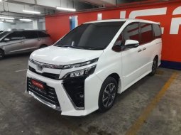 Mobil Toyota Voxy 2020 terbaik di Jawa Barat 3