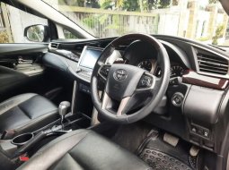 Jual Mobil Bekas promo Harga Terjangkau Toyota Kijang Innova V 2019 4