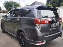 Jual Mobil Bekas promo Harga Terjangkau Toyota Kijang Innova V 2019 9