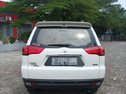 Mitsubishi Pajero Sport Dakar vgt 4x2 AT 2014 Putih teristimewa 4