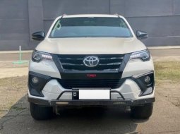 Promo Toyota Fortuner VRZ TRD AT Putih 2019