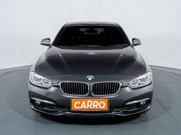 BMW 320i Luxury AT 2018 Grey