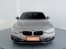 BMW 320i Sport AT 2018 Silver 1