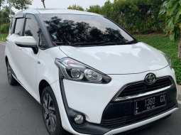 Toyota Sienta V AT 2018 2