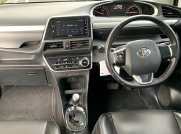 Toyota Sienta V AT 2018 6
