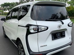 Toyota Sienta V AT 2018 7