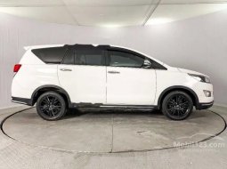 Mobil Toyota Venturer 2017 terbaik di Jawa Barat 1