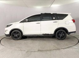 Mobil Toyota Venturer 2017 terbaik di Jawa Barat 4