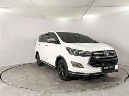 Mobil Toyota Venturer 2017 terbaik di Jawa Barat 7