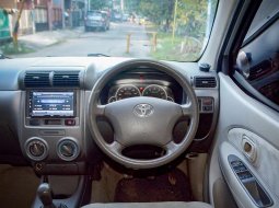 Toyota Avanza E 2010 6