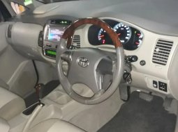 Mobil Toyota Kijang Innova 2014 V Luxury dijual, Jawa Timur 8