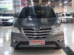 Mobil Toyota Kijang Innova 2014 V Luxury dijual, Jawa Timur 12