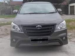 Toyota Kijang Innova G Luxury M/T Gasoline 2015 Abu-abu hitam 1