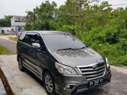 Toyota Kijang Innova 2.0 V Luxury M/T Gasoline 2015 Abu-abu 2