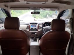 Toyota Kijang Innova 2.0 V Luxury M/T Gasoline 2015 Abu-abu 3