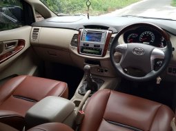 Toyota Kijang Innova 2.0 V Luxury M/T Gasoline 2015 Abu-abu 4