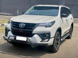 Toyota Fortuner VRZ AT Putih 2019 2