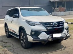 Toyota Fortuner VRZ AT Putih 2019 3