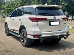 Toyota Fortuner VRZ AT Putih 2019 5