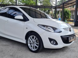 Mazda 2 1.5 V HB AT 2013 / 2014 White On Black Mulus Low KM TDP 27Jt 9