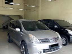 Nissan Grand Livina XV 2011 MPV 3