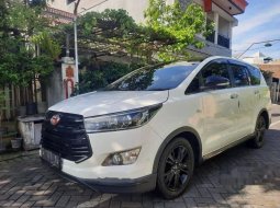 Mobil Toyota Venturer 2017 terbaik di Jawa Timur